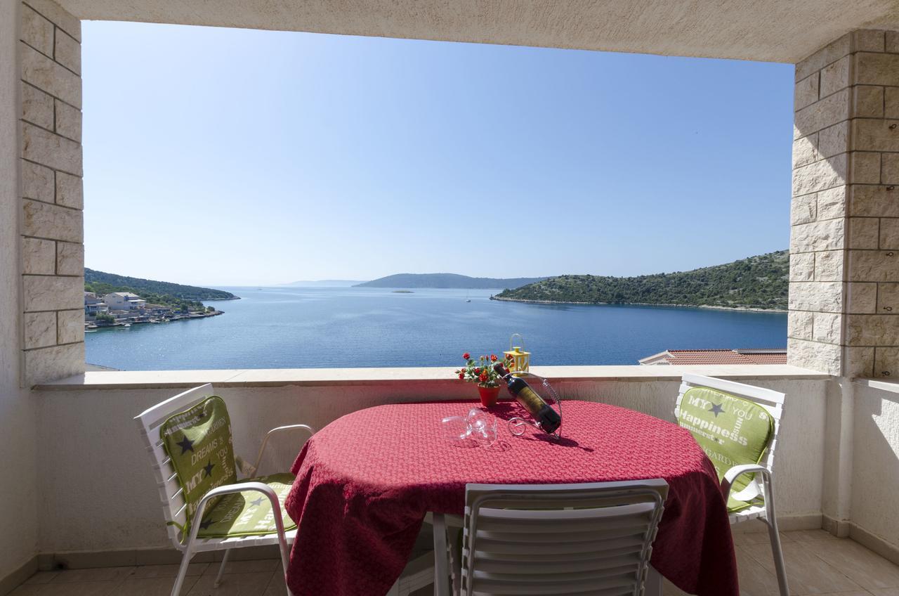 Apartments Ante Vinišće Buitenkant foto